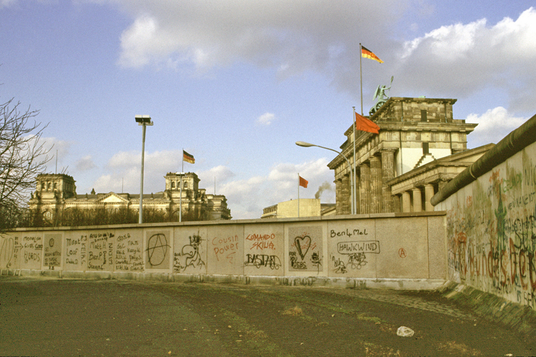 Berlin Reichstag Brandenburger Tor Mauer DDR Grenze